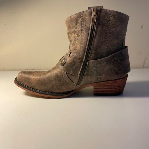 Natural Reflections Kaylee Buckle Ankle Boots - Picture 4 of 5